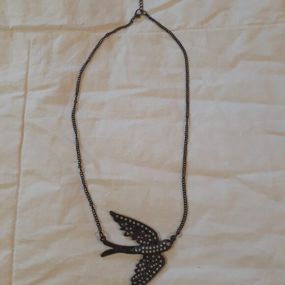 Swallow Bird Necklace - Picture 4 of 4